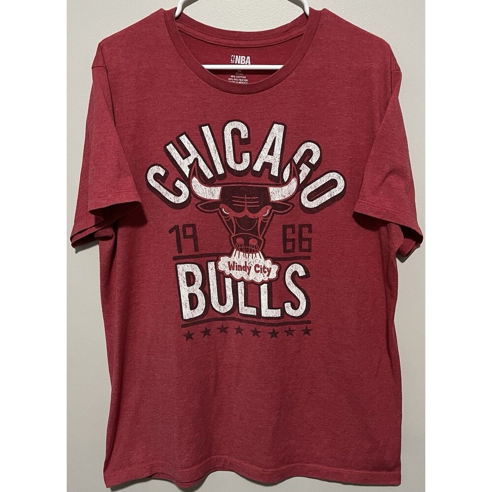 NBA branded Men’s red Chicago Bulls "Windy City" t-shirt Size Large
